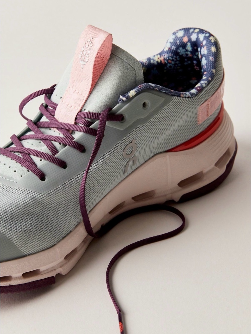FP Movement x On Cloudnova Form 2 Sneakers - Picture 2 of 7